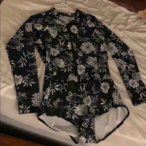 Long sleeve bathing suit